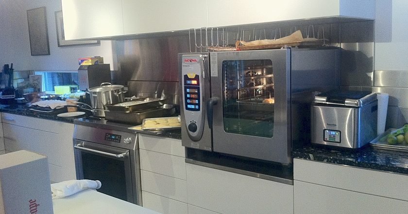 What Is A Combi Oven? A Complete Guide On Its Working
